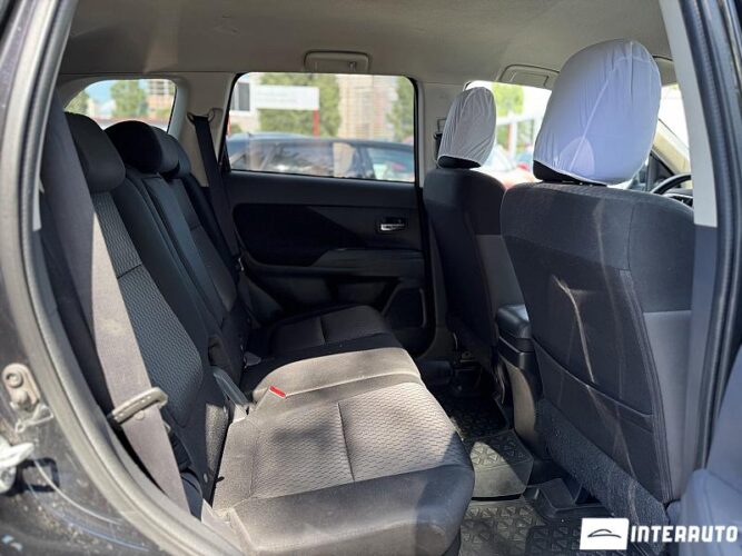 Mitsubishi Outlander 50 interauto-car