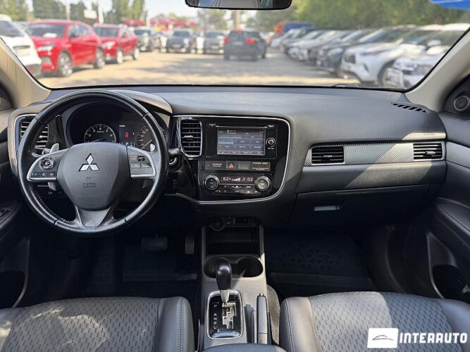 Mitsubishi Outlander 48 interauto-car
