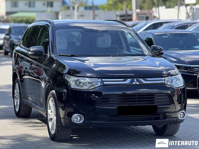 Mitsubishi Outlander 34 interauto-car