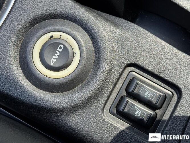 Mitsubishi Outlander 47 interauto-car