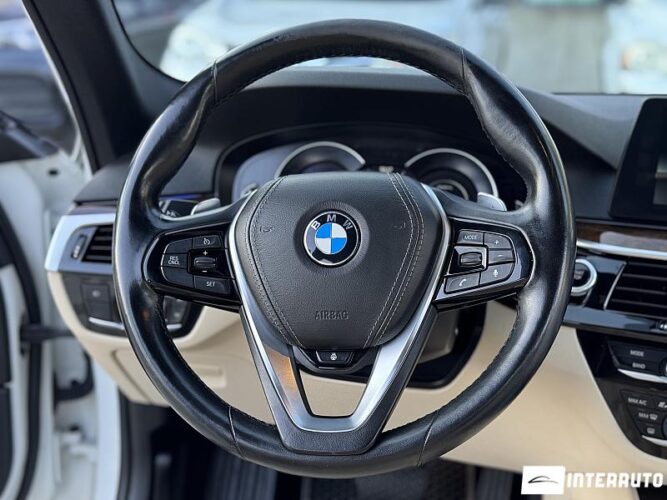 BMW 530e 43 interauto-car