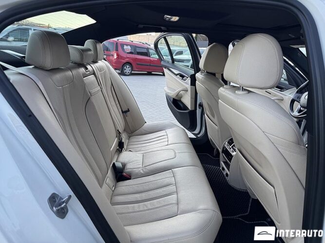 BMW 530e 52 interauto-car