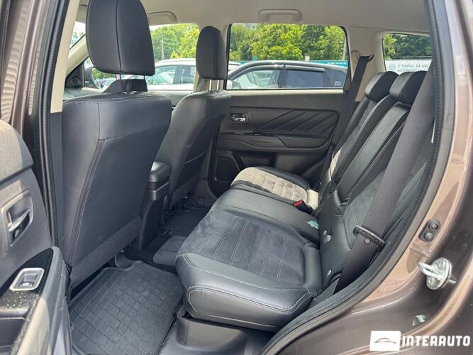 Mitsubishi Outlander 36 interauto-car