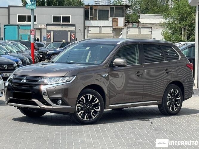 Mitsubishi Outlander 32 interauto-car