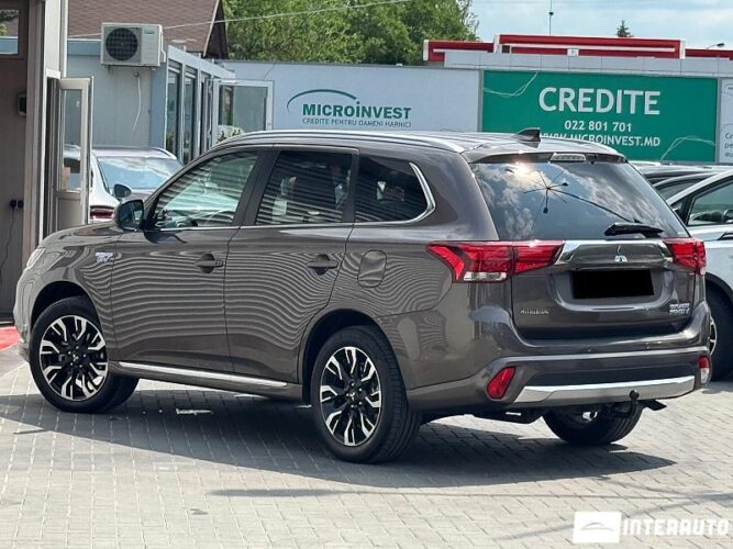 Mitsubishi Outlander 33 interauto-car