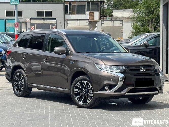 Mitsubishi Outlander 30 interauto-car