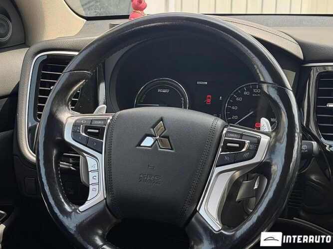 Mitsubishi Outlander 40 interauto-car