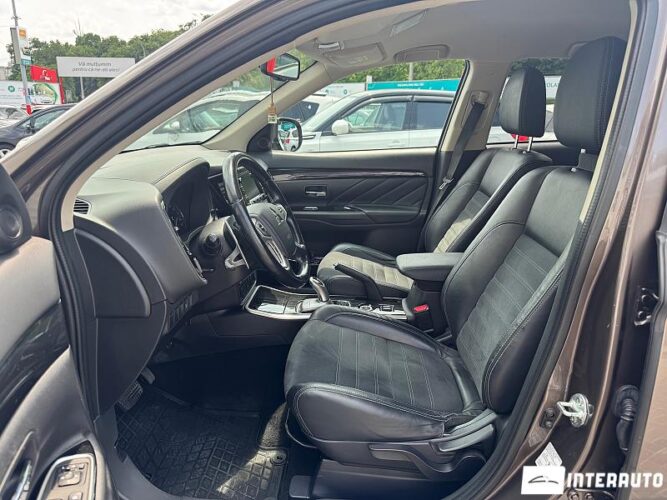 Mitsubishi Outlander 34 interauto-car