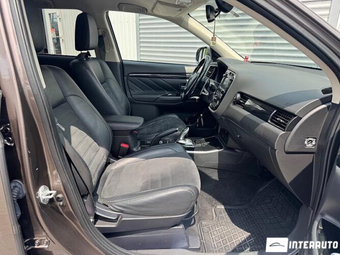 Mitsubishi Outlander 35 interauto-car