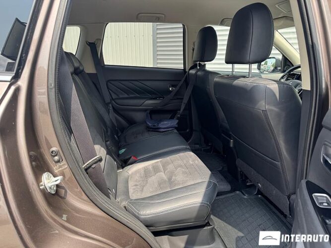 Mitsubishi Outlander 37 interauto-car