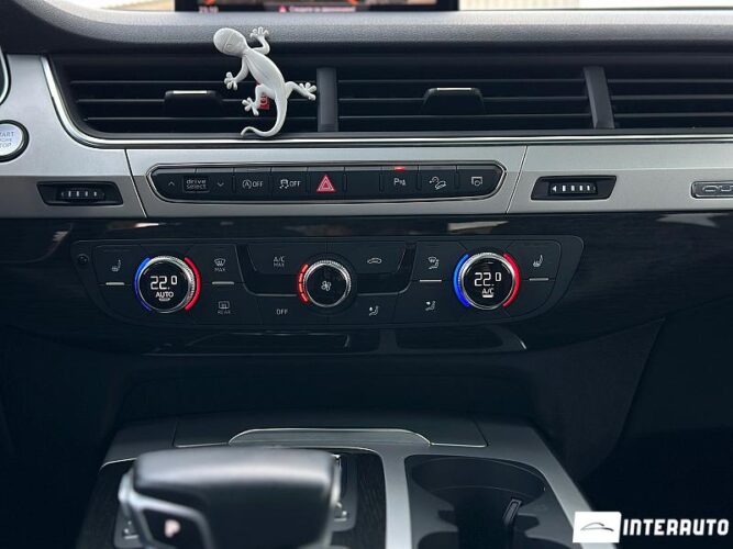Audi Q7 46 interauto-car