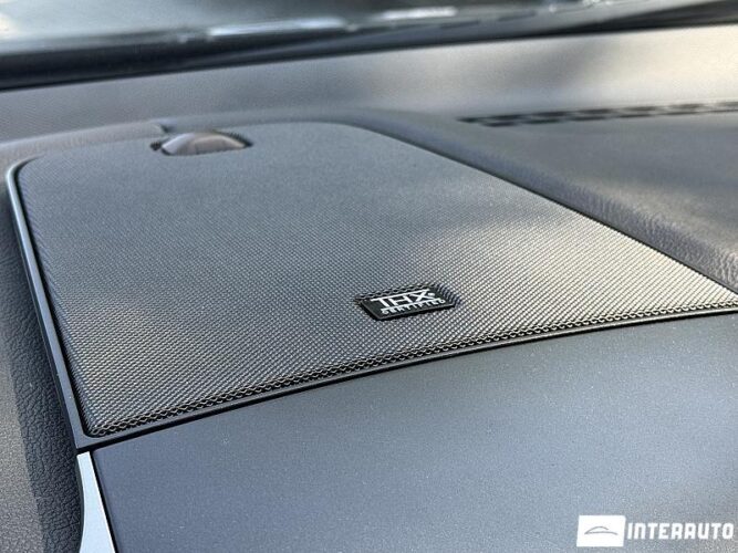 Lincoln MKZ 49 interauto-car