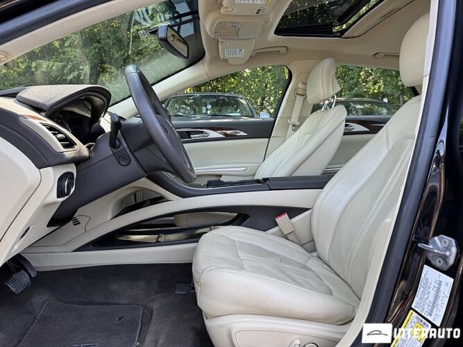 Lincoln MKZ 43 interauto-car