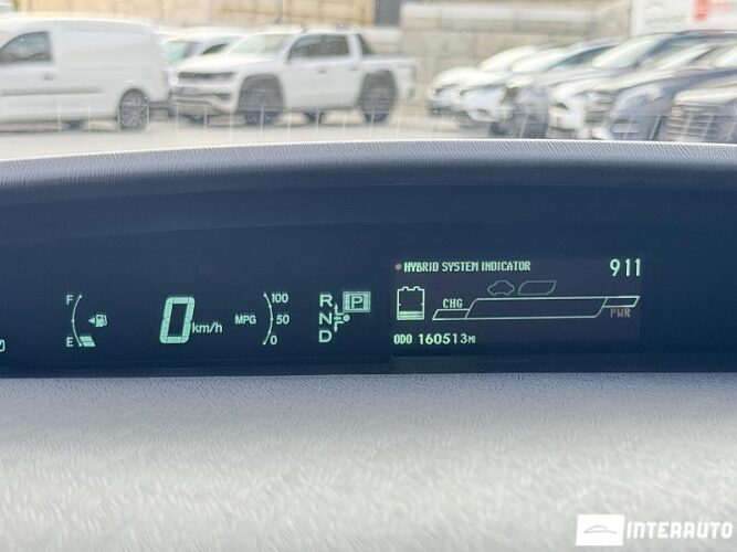Toyota Prius 42 interauto-car