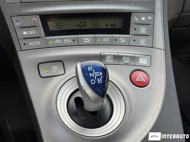 Toyota Prius 45 interauto-car