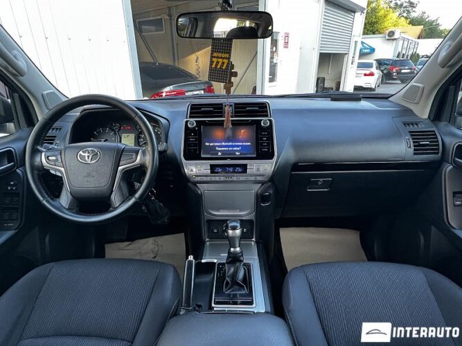 Toyota Land Cruiser Prado 36 interauto-car