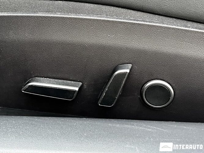 Tesla Model 3 39 interauto-car