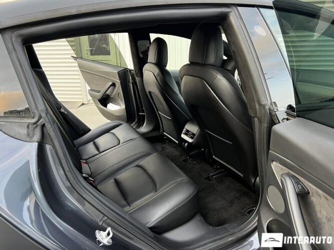 Tesla Model 3 37 interauto-car