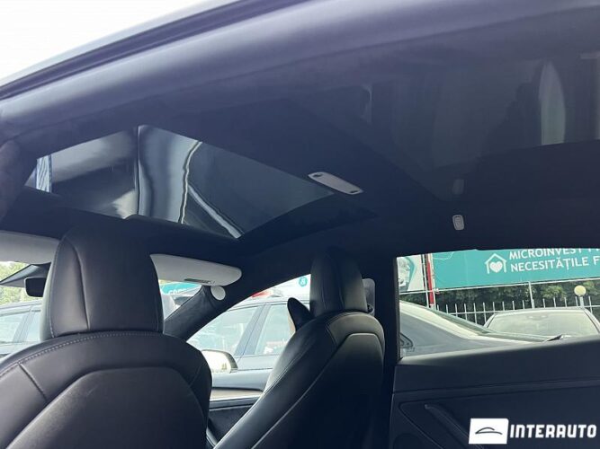 Tesla Model 3 36 interauto-car