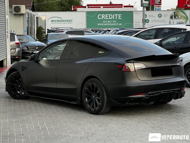Tesla Model 3 28 interauto-car