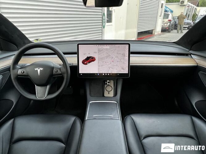 Tesla Model 3 32 interauto-car