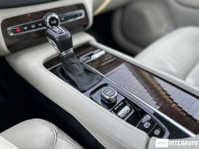 Volvo XC 90 42 interauto-car