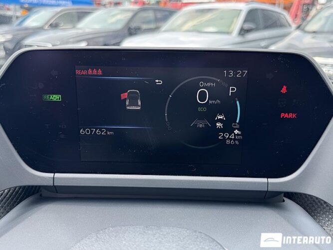 Toyota bZ4X 37 interauto-car