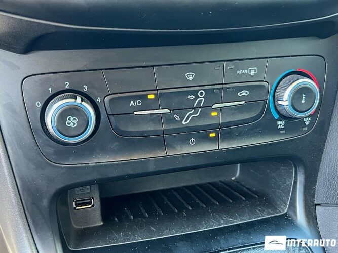 Ford Focus 36 interauto-car