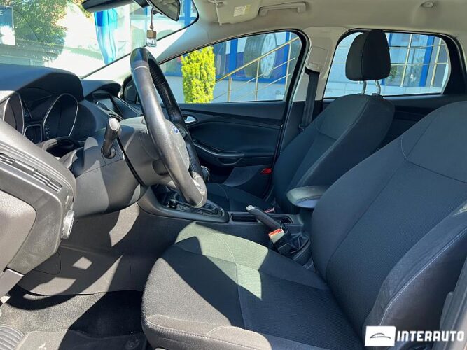 Ford Focus 37 interauto-car