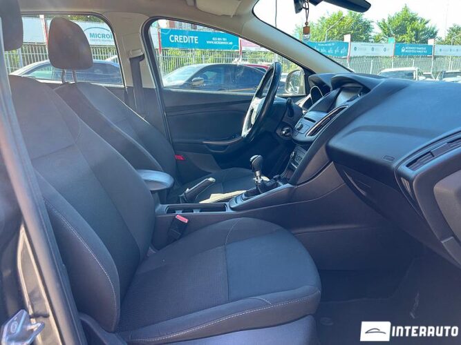 Ford Focus 41 interauto-car