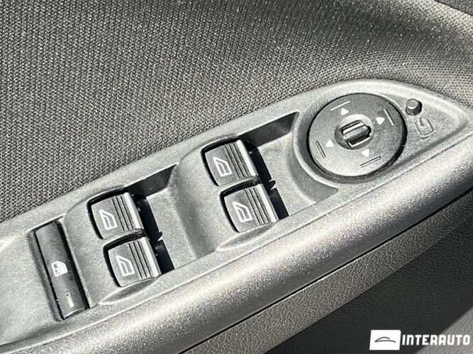 Ford Focus 38 interauto-car