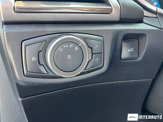 Ford Fusion Plug-In Hybrid 41 interauto-car