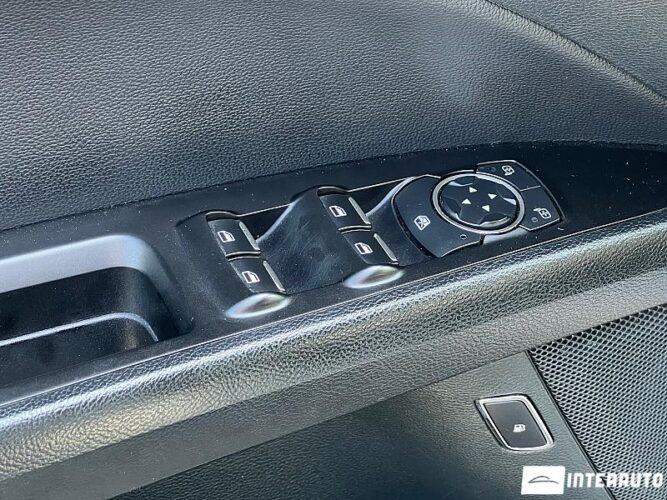 Ford Fusion Plug-In Hybrid 42 interauto-car