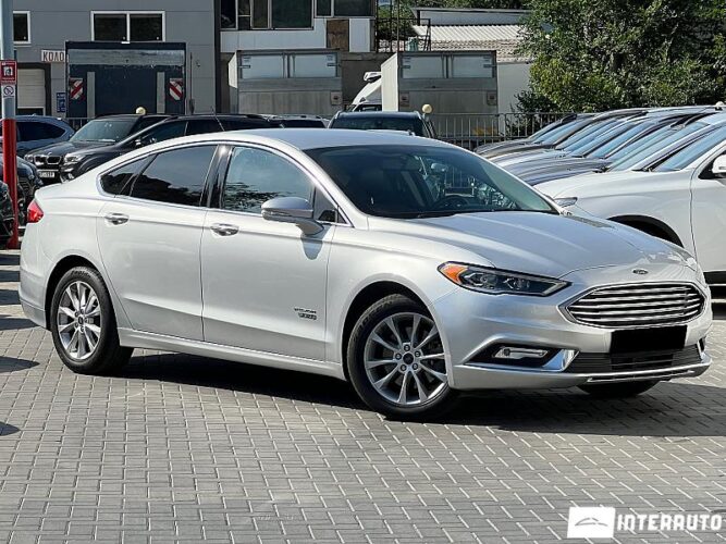 Ford Fusion Plug-In Hybrid 27 interauto-car