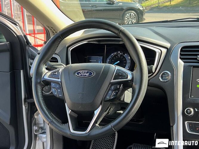 Ford Fusion Plug-In Hybrid 37 interauto-car