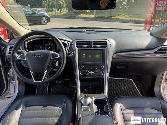 Ford Fusion Plug-In Hybrid 35 interauto-car