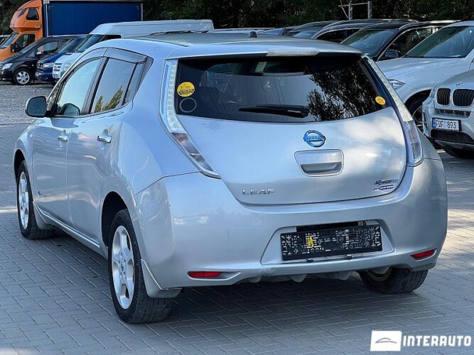 Nissan Leaf 33 interauto-car