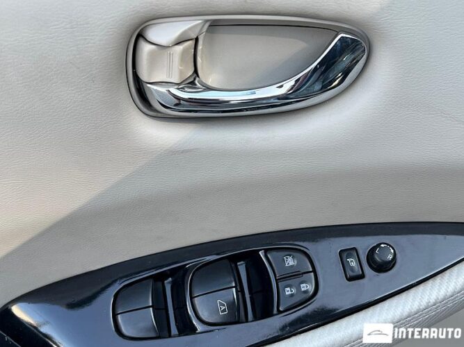 Nissan Leaf 34 interauto-car