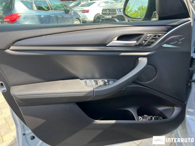 BMW X3 3.0i 36 interauto-car