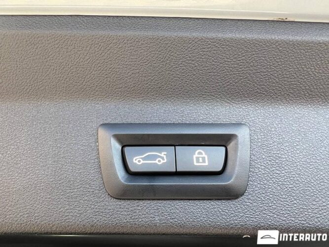 BMW X3 3.0i 51 interauto-car