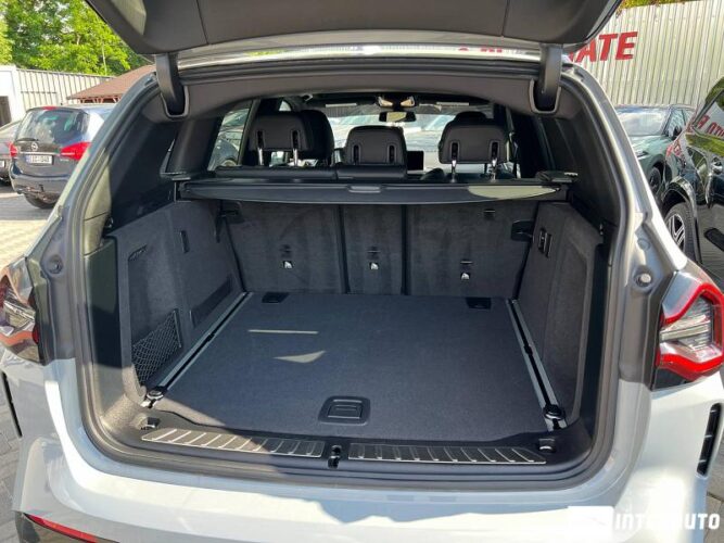 BMW X3 3.0i 50 interauto-car