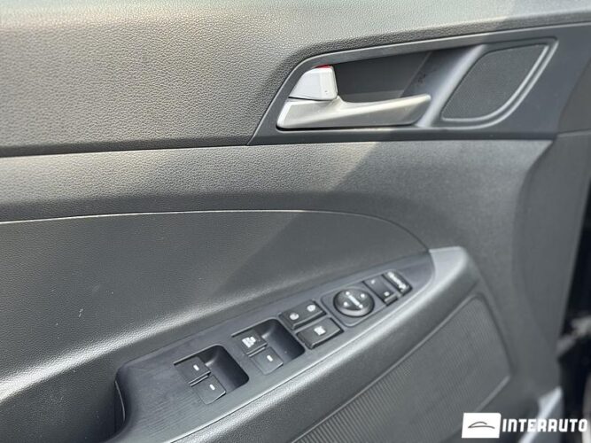 Hyundai Tucson 37 interauto-car