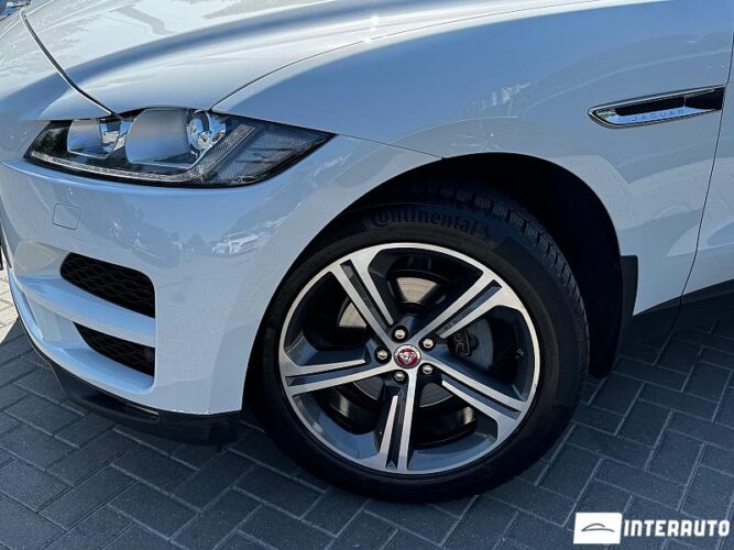 Jaguar F-Pace 38 interauto-car