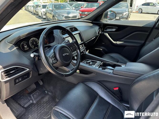 Jaguar F-Pace 40 interauto-car