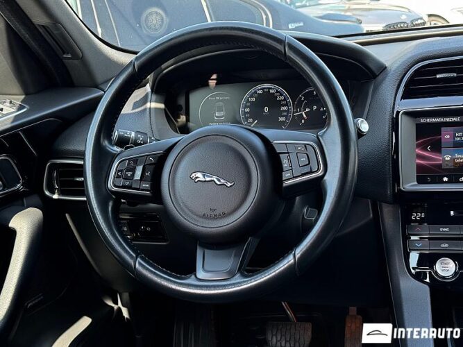Jaguar F-Pace 42 interauto-car