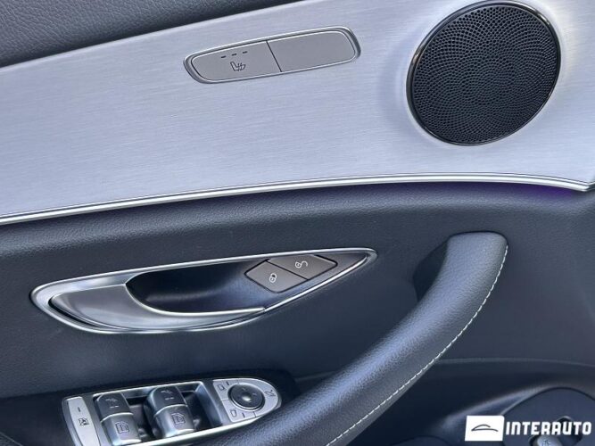 Mercedes E 220 38 interauto-car