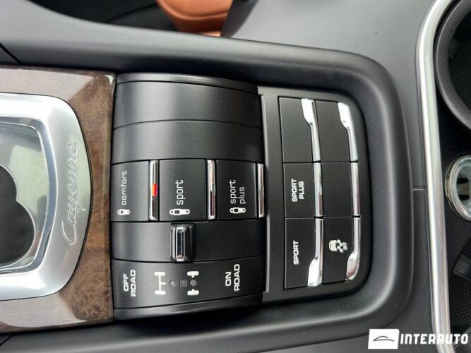 Porsche Cayenne 44 interauto-car