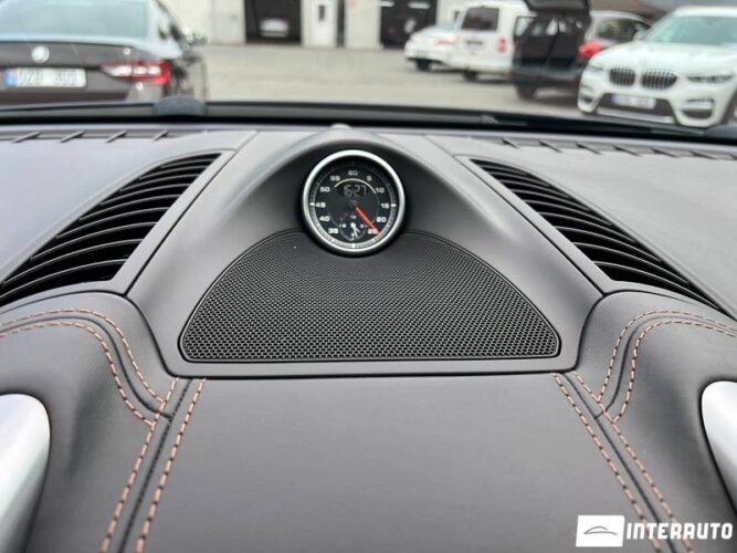 Porsche Cayenne 40 interauto-car