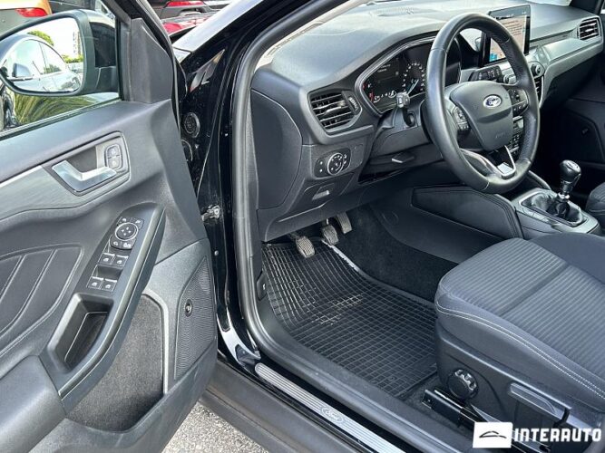 Ford Focus 37 interauto-car