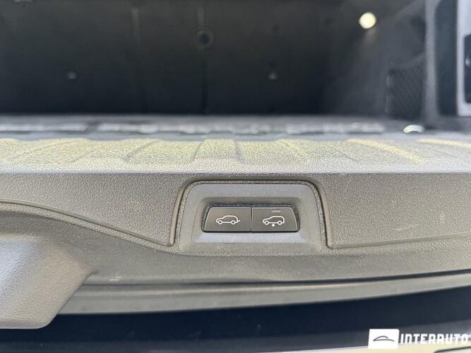 BMW X5 4.5e 66 interauto-car